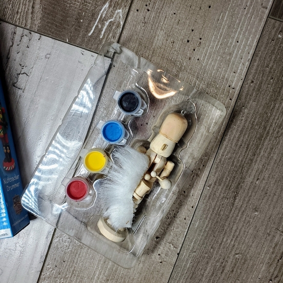 NIB Works of Ahhh... Nutcracker Drummer Real Wood Painting Kit Ages 5+ - Picture 9 of 10